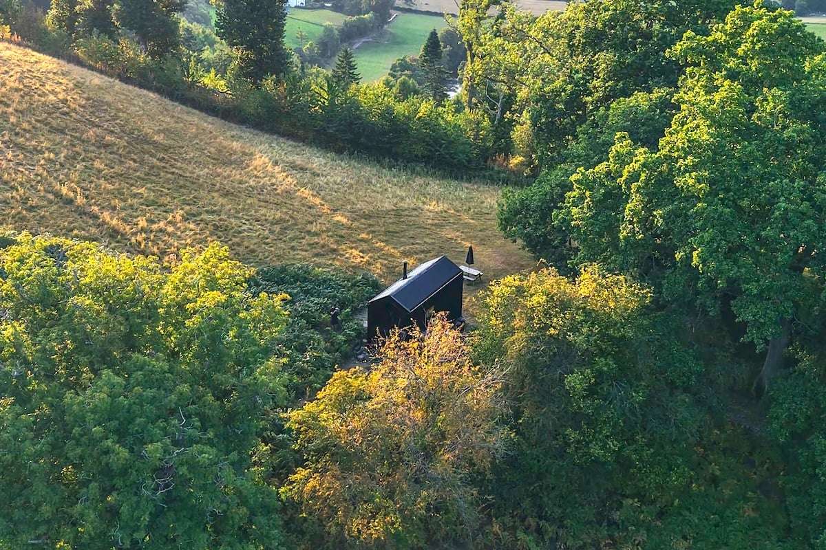 Cyra - Shacks Wild Stargazing Lodge